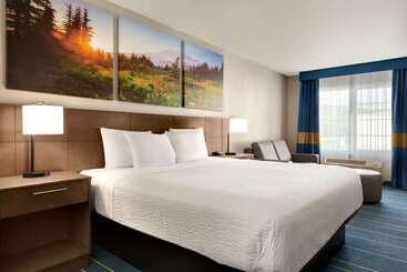 هتل Days Inn & Suites By Wyndham Anaheim At Disneyland Park