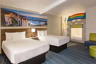 هتل Days Inn & Suites By Wyndham Anaheim At Disneyland Park