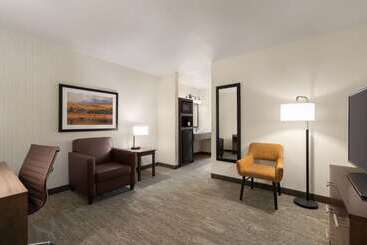 هتل Days Inn & Suites By Wyndham Bozeman