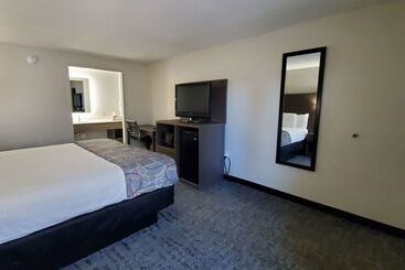 هتل Days Inn & Suites By Wyndham Charleston Airport West