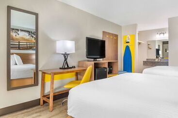 هتل Days Inn & Suites By Wyndham Rocky Mount Golden East