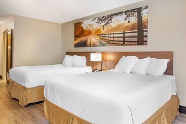 هتل Days Inn & Suites By Wyndham Rocky Mount Golden East