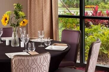 Delta Hotels By Marriott Orlando Lake Buena Vista