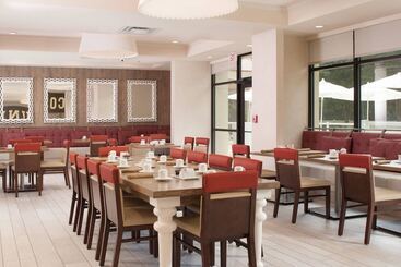 Delta Hotels By Marriott Orlando Lake Buena Vista