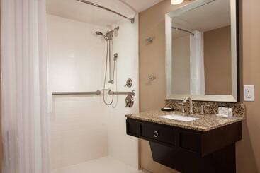 Delta Hotels By Marriott Orlando Lake Buena Vista