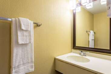 هتل Americas Best Value Inn Fredonia Ny