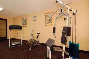 هتل Econo Lodge Inn & Suites
