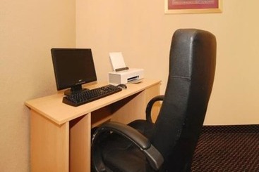 هتل Econo Lodge Inn & Suites