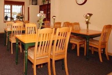 هتل Econo Lodge Inn & Suites