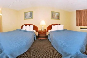 هتل Econo Lodge Inn & Suites