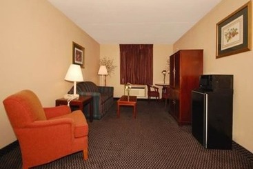 هتل Econo Lodge Inn & Suites
