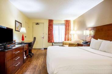 هتل Econo Lodge Naval Station Norfolk