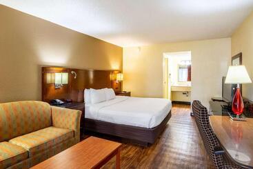 هتل Econo Lodge Naval Station Norfolk
