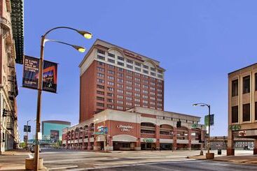 هتل Hampton Inn St. Louisdowntown