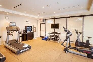 هتل Holiday Inn Express At Monterey Bay, An Ihg