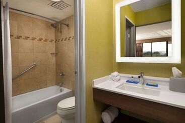 هتل Holiday Inn Express At Monterey Bay, An Ihg