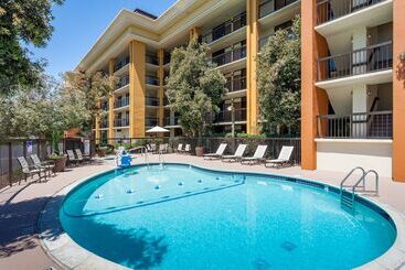 هتل Holiday Inn Express At Monterey Bay, An Ihg