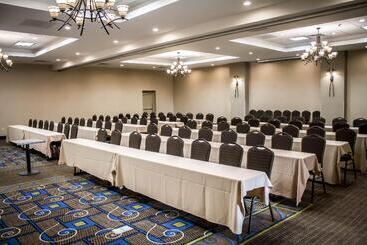 هتل Holiday Inn Express & Suites   Albany Airport   Wolf Road, An Ihg