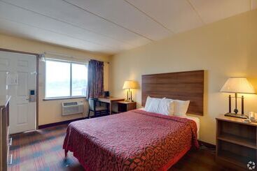 هتل I 80 Inn & Suites