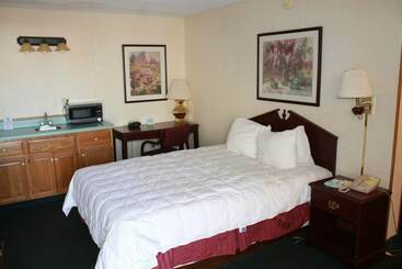 هتل I 80 Inn & Suites