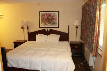 هتل I 80 Inn & Suites