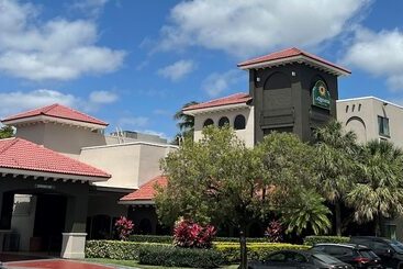 هتل La Quinta By Wyndham Ft Lauderdale Cypress Creek