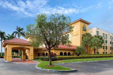 هتل La Quinta By Wyndham Ft Lauderdale Cypress Creek
