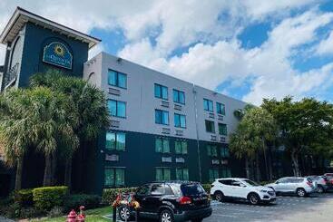 هتل La Quinta By Wyndham Ft Lauderdale Cypress Creek