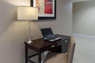 호텔 Quality Inn And Suites