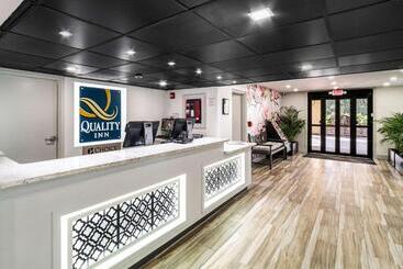 هتل Quality Inn Coliseum