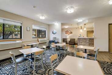هتل Quality Inn & Suites South