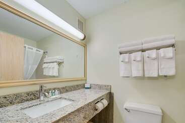 هتل Quality Inn & Suites South