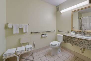 هتل Quality Inn & Suites South