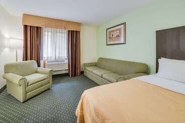 هتل Quality Inn & Suites South