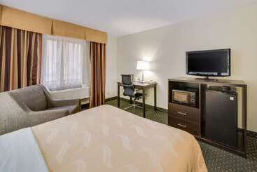 هتل Quality Inn & Suites South