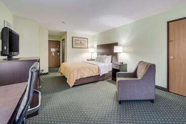 هتل Quality Inn & Suites South