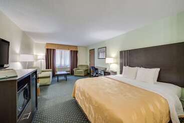 هتل Quality Inn & Suites South