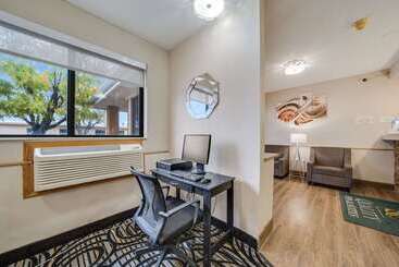 هتل Quality Inn & Suites South