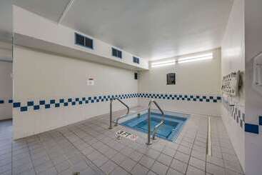 هتل Quality Inn & Suites South