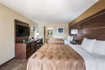 בית מלון כפרי Quality Inn & Suites