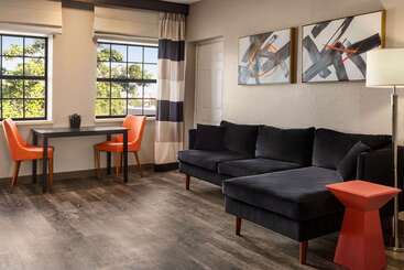 هتل Ramada By Wyndham Albuquerque Airport