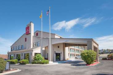 هتل Ramada By Wyndham Albuquerque Airport