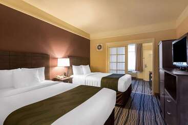 בית מלון כפרי Ramada Suites By Wyndham San Diego