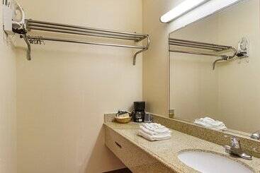 هتل Red Roof Inn Montgomery  Midtown