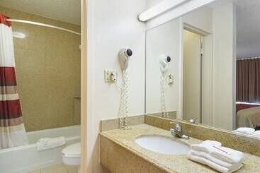 هتل Red Roof Inn Montgomery  Midtown