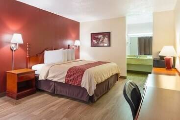 هتل Red Roof Inn Montgomery  Midtown