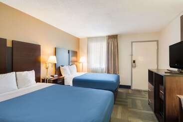 هتل Rodeway Inn At Fort Lee