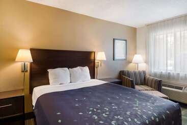 هتل Rodeway Inn At Fort Lee