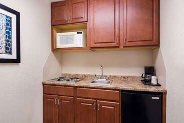 هتل Rodeway Inn At Fort Lee