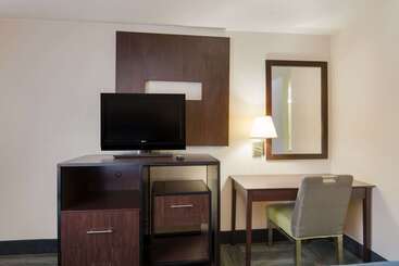 هتل Rodeway Inn At Fort Lee